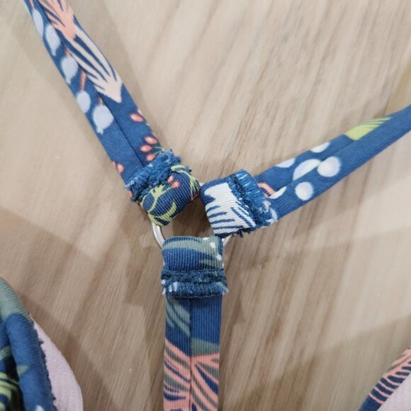 Title Nine Tidal Rave Underwire Agave Blue Floral Bikini Top Keukenhof 32C Swim - Picture 8 of 14